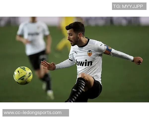 斯特拉斯堡逆转战局潘尼切利头球破门扳平比分展现实力