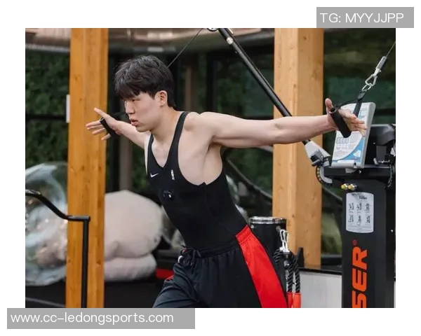 杨瀚森在G联赛中自信提升与英语交流能力显著进步的故事